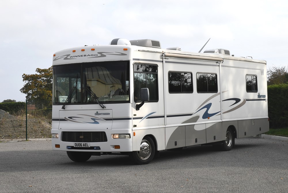 Winnebago_Sightseer_33L-02