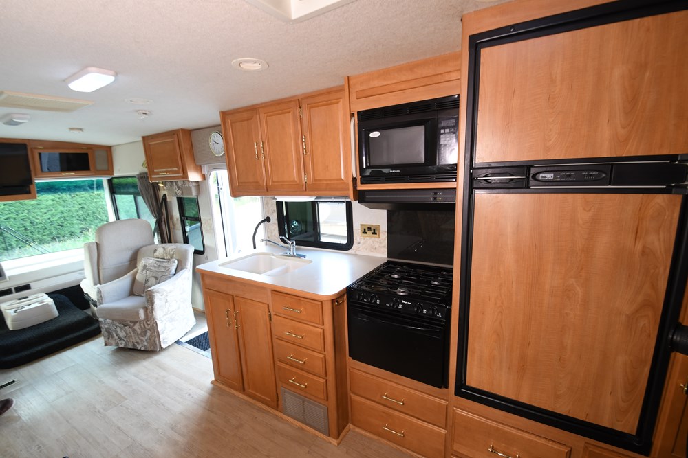 Winnebago_Sightseer_33L-08