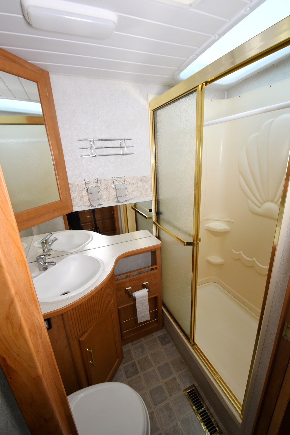 Winnebago_Sightseer_33L-10