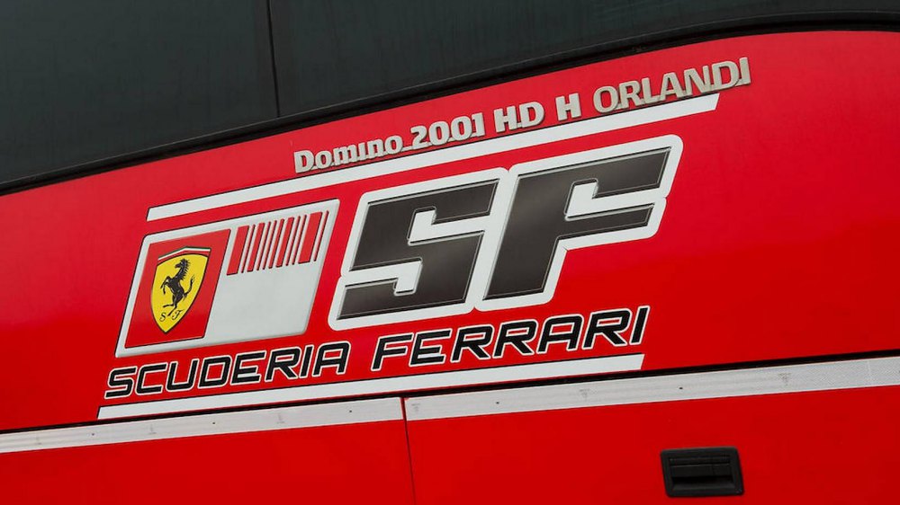 ferrari-scuderia-team-bus-09b