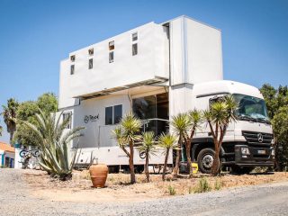 truck-surf-hotel-00