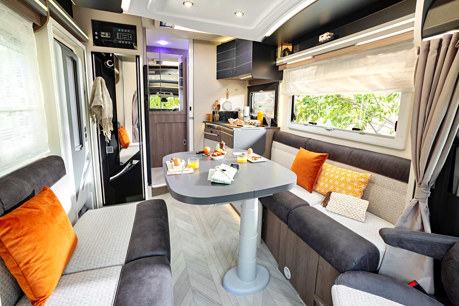 Camping car interieur plan, aménagement - Challenger