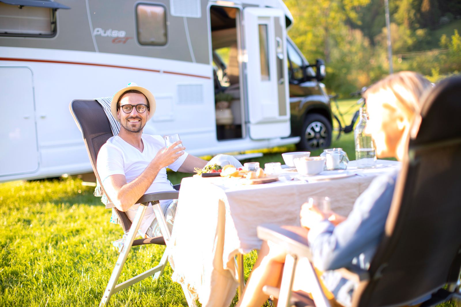 DEBUTANT ] COMMENT BIEN SE STATIONNER EN CAMPING CAR - RESTONS SIMPLE 