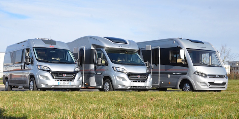 Camping-car familial de luxe Adria Matrix avec système de niveau  automatique à partir de 105,00 € par jour Goboony