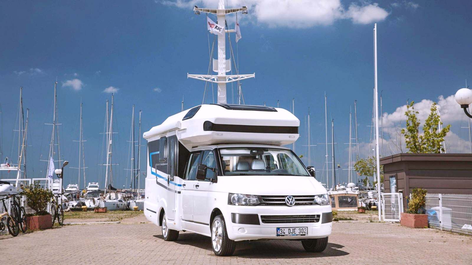 Un étonnant camping-car sur Volkswagen Transporter double cabine !