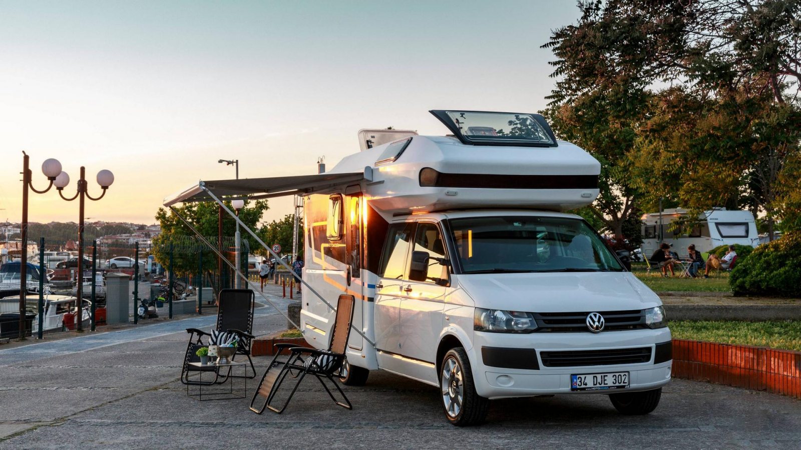 Un étonnant camping-car sur Volkswagen Transporter double cabine !