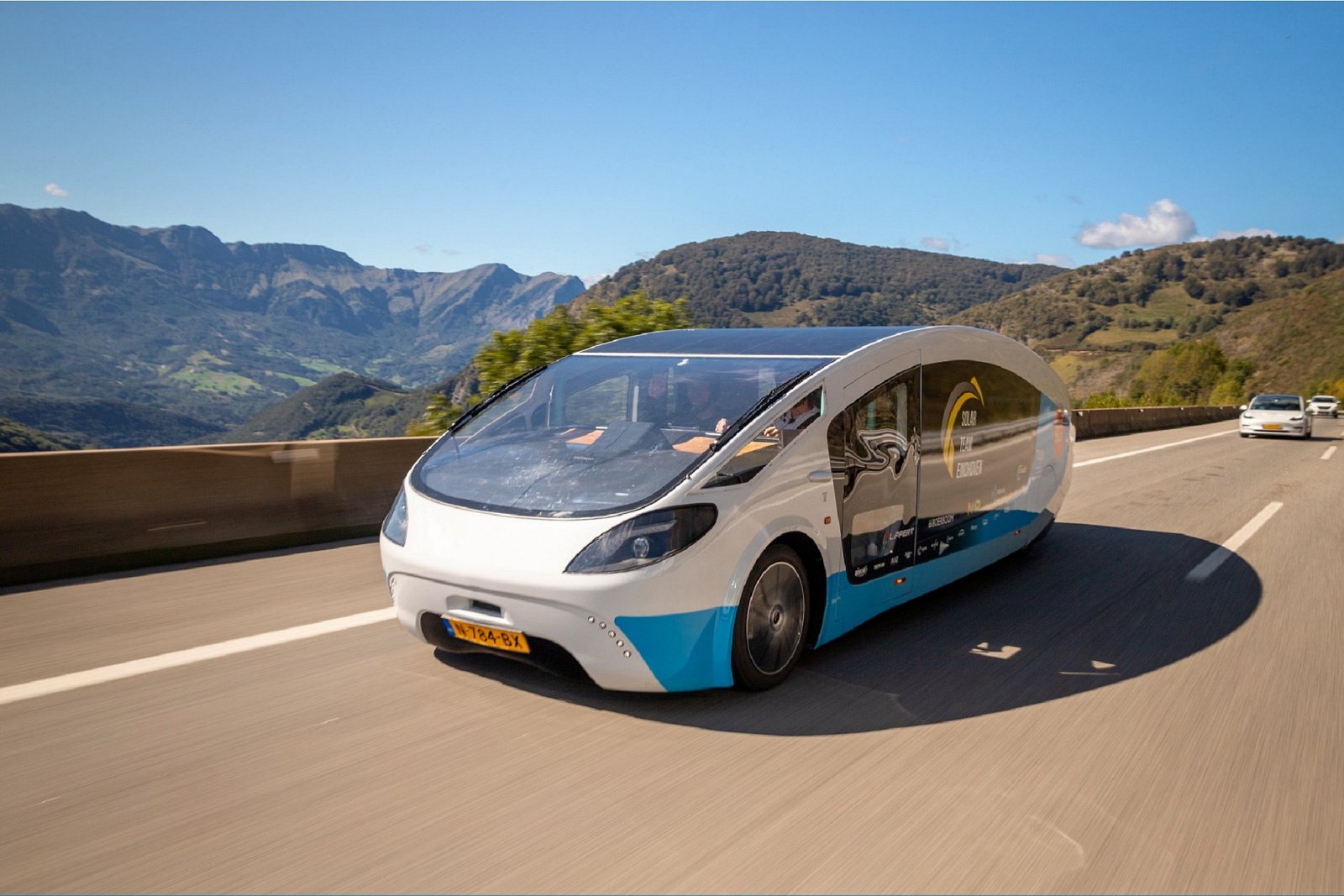 Ce camping-car électrique et solaire peut parcourir 730 km par jour