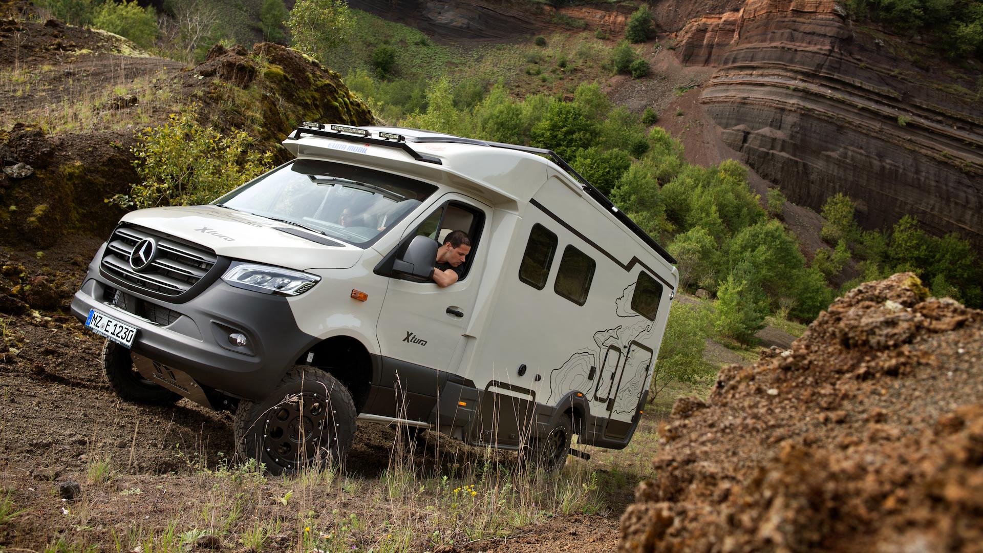 EURA MOBIL Xtura - Un camping-car sur Mercedes 4x4 en approche