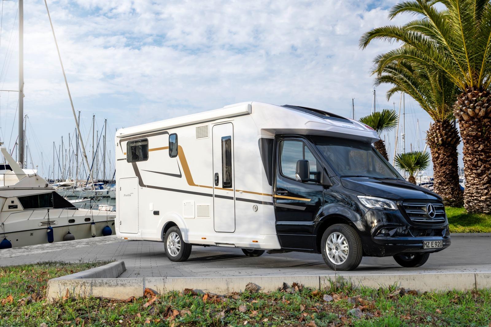 Camping-car compact avec siège rond Volkswagen VW T5 TDI à partir de 67,00  € par jour Goboony