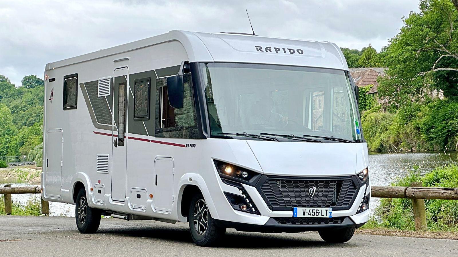 Rapido 8086dF. Le nouveau pare-brise promet 60 cm de visibilité supplémentaire au sol pour le conducteur.