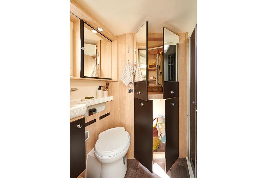 Autostar Performance P660. Le cabinet de toilette constitue une pièce à part entière !