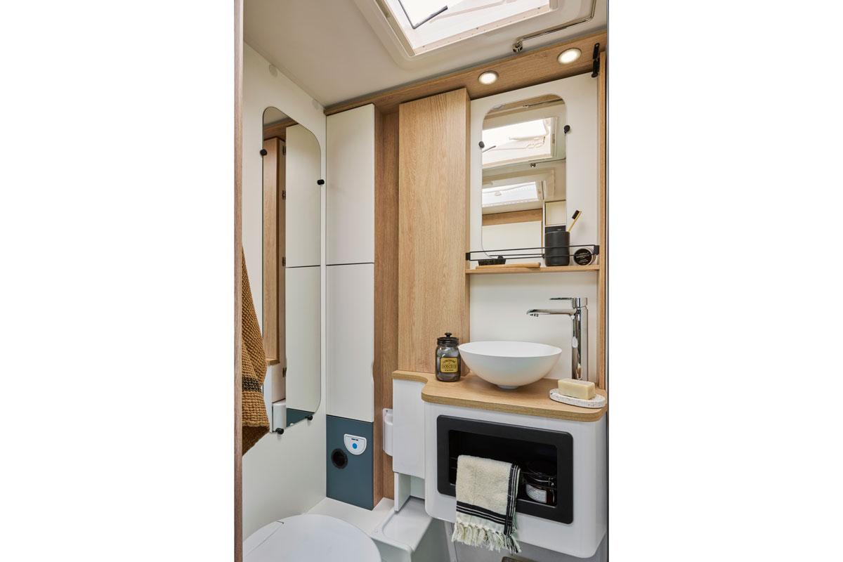 Bavaria Qwest 630G. Salle de bain vario version cabinet de toilette.