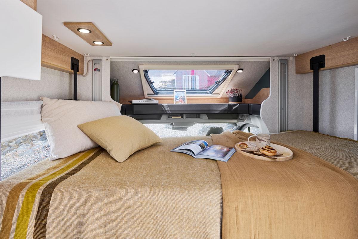 Bavaria Qwest 630G. En option, le lit de pavillon offre une place couchage supplémentaire.