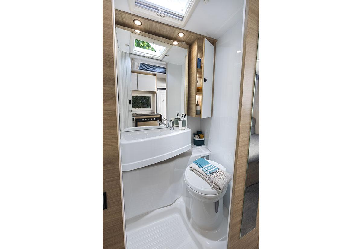 Chausson S614. Salle de bain vario version cabinet de toilette.