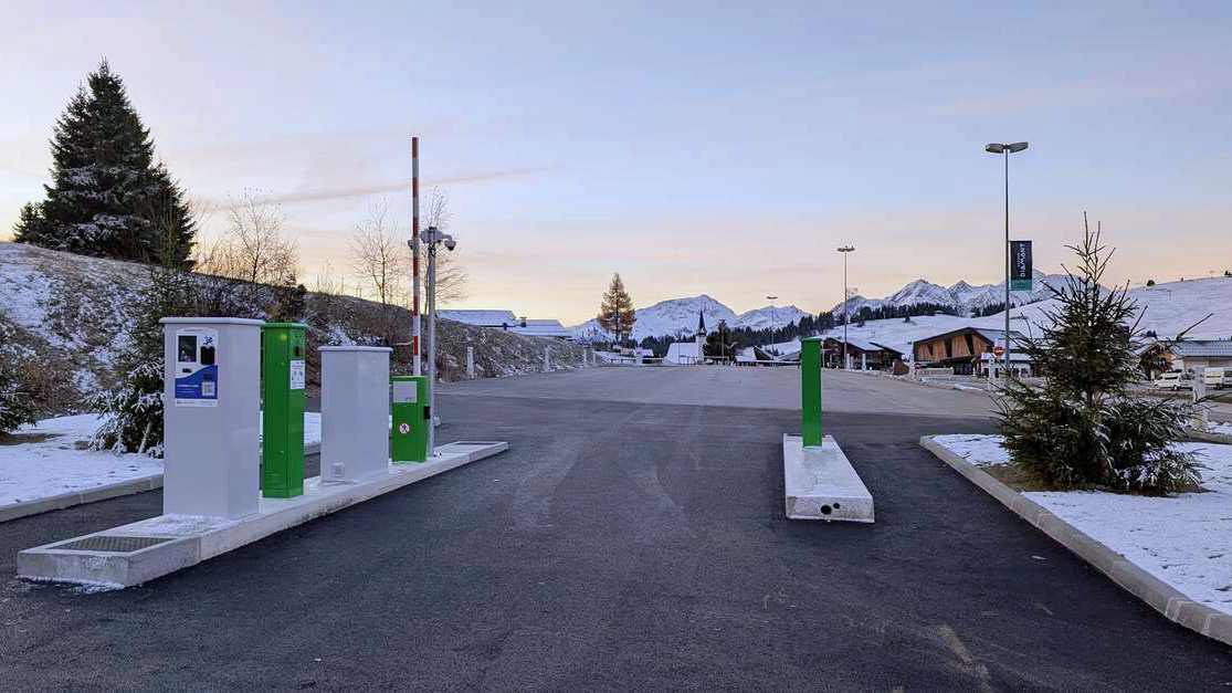 L'aire de camping-car du col des Saisies à Hauteluce (73) rejoint le réseau Camping Car Park, ouverture prévue le 19 décembre 2025, 36 places à 150 m du centre de la station.