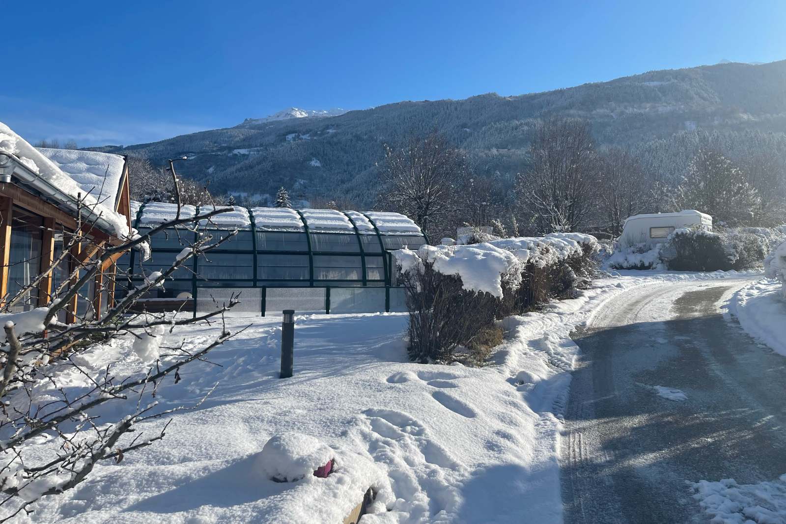 Le camping l'Eden de la Vanoise dispose également d'une piscine chauffée, ouverte toute l'année.