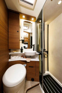 cabinet de toilette et douche camping-car intégral Benimar Amphitryon A940