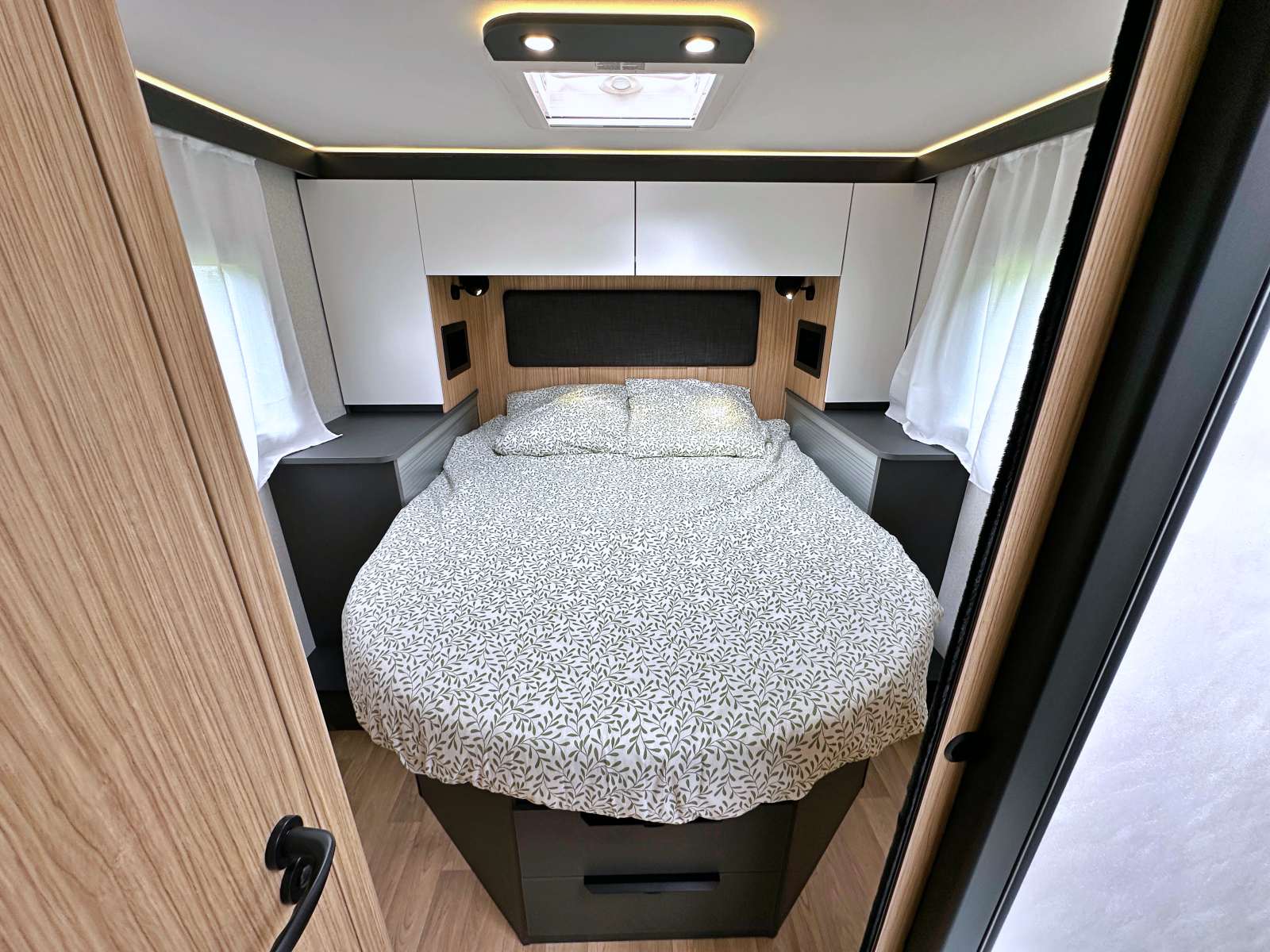 Le lit central de l'intégral Pilote G720FC (150 x 190 cm)
