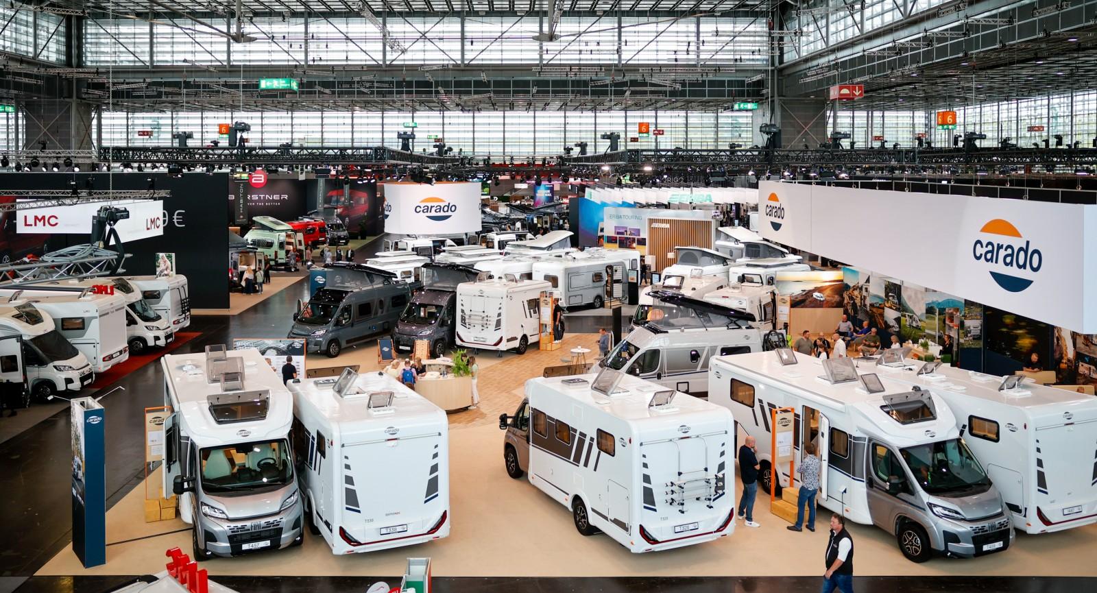 Beim CARAVAN SALON in Düsseldorf ist das Caravaningerlebnis ganz besonders intensiv spürbar - vom Fahrzeug bis zum Traumziel. Der CARAVAN SALON ist das Highlight und der Community-Treffpunkt für alle Freunde des mobilen Reisens und lädt für zehn Tage zum Branchenfest nach Düsseldorf ein. Vom 29. August (Preview Day) bis zum 7. September 2025 können sich Caravaningfans aus aller Welt auf eine riesige Produktvielfalt rund um Reisemobile, Caravans, Campervans sowie Zubehör und das passende touristische Angebot freuen. Die Rekordzahl von 810 Aussteller präsentiert in 15 Hallen und dem Freigelände die gesamte Vielfalt aus der Welt des Caravanings.