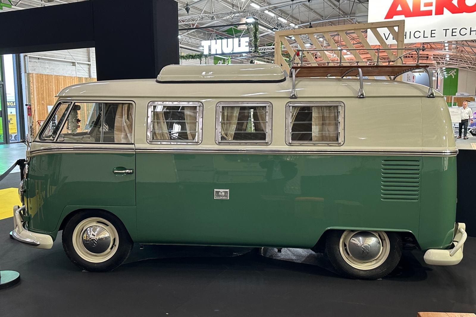 Le modèle exposé est un Volkswagen Combi T1 Westfalia 042 de 1966