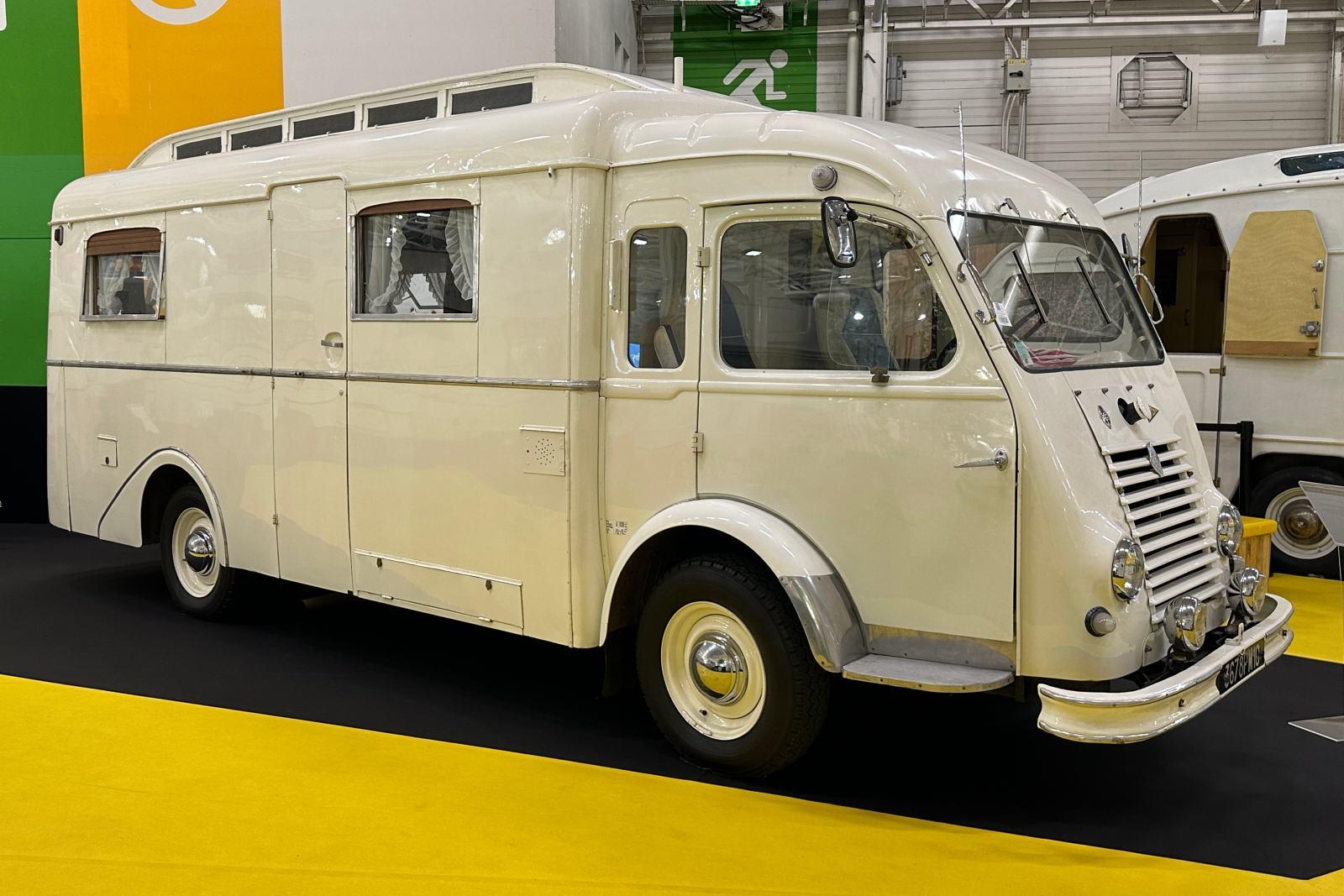 Cette 60e édition inaugure une exposition de véhicules anciens : caravanes et camping-cars. Découvrez ce camping-car de 1951, aménagé par Notin sur Renault Goélette, magnifiquement conservé.