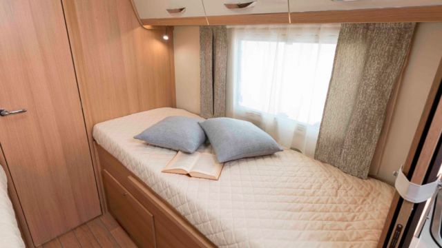 McLouis Mc4 375 - Dans cette configuration, on profite de matelas de largeur constante, sans biseau. L'idéal pour le confort nocturne.