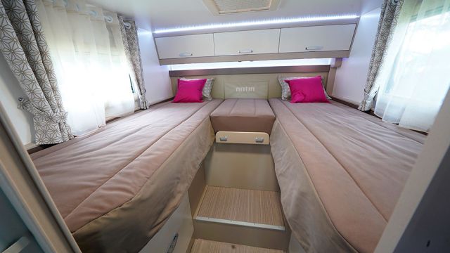Notin Lorca JF - Pour faire son choix, on prendra notamment garde à la hauteur à laquelle les lits sont placés. Il est important de disposer d'un espace confortable entre le matelas et le plafond.