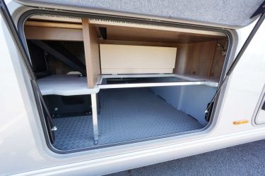 La hauteur continue du double plancher atteint 35 cm. Mais à certains endroits la hauteur est encore plus grande.