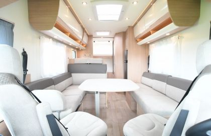 Le nouvel intérieur de l'intégral SB 700. En 2020 Itinéo crée des ambiances plus homogènes et lumineuses.