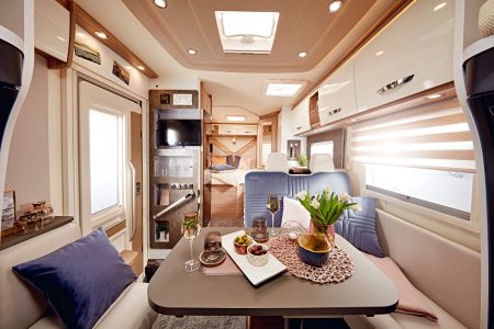 Bürstner et Mercedes associés pour concevoir le Lyseo M Harmony Line (6,99 m), un profilé lit à la française esthétique et luxueux (72.990 €)
