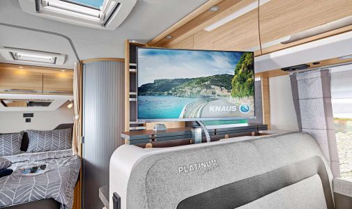 Certains modèles Knaus peuvent bénéficier du suréquipement de série "Platinum Selection" pour un maximum de confort et de luxe. Ici à l’œuvre à bord du Sky TI 650 MF (6,98 m)