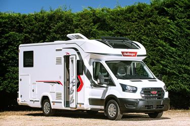 Challenger 337GA - Le même modèle est disponible sur porteur Ford ou Fiat, boite manuelle ou automatique, selon le niveau de finition choisi : Start, Vip, Premium.