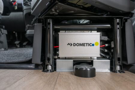 Nouveau chargeur/booster de batterie Dometic.