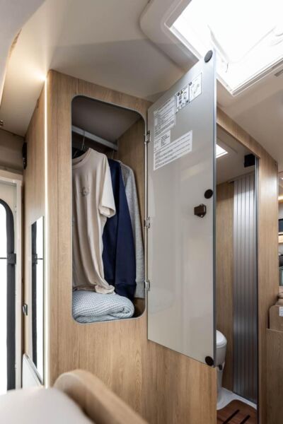 Une penderie qu'il faudra transformer en lingère pour partir en famille