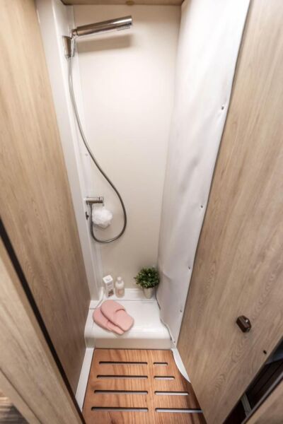 Salle d'eau Vario avec cloison pivotante