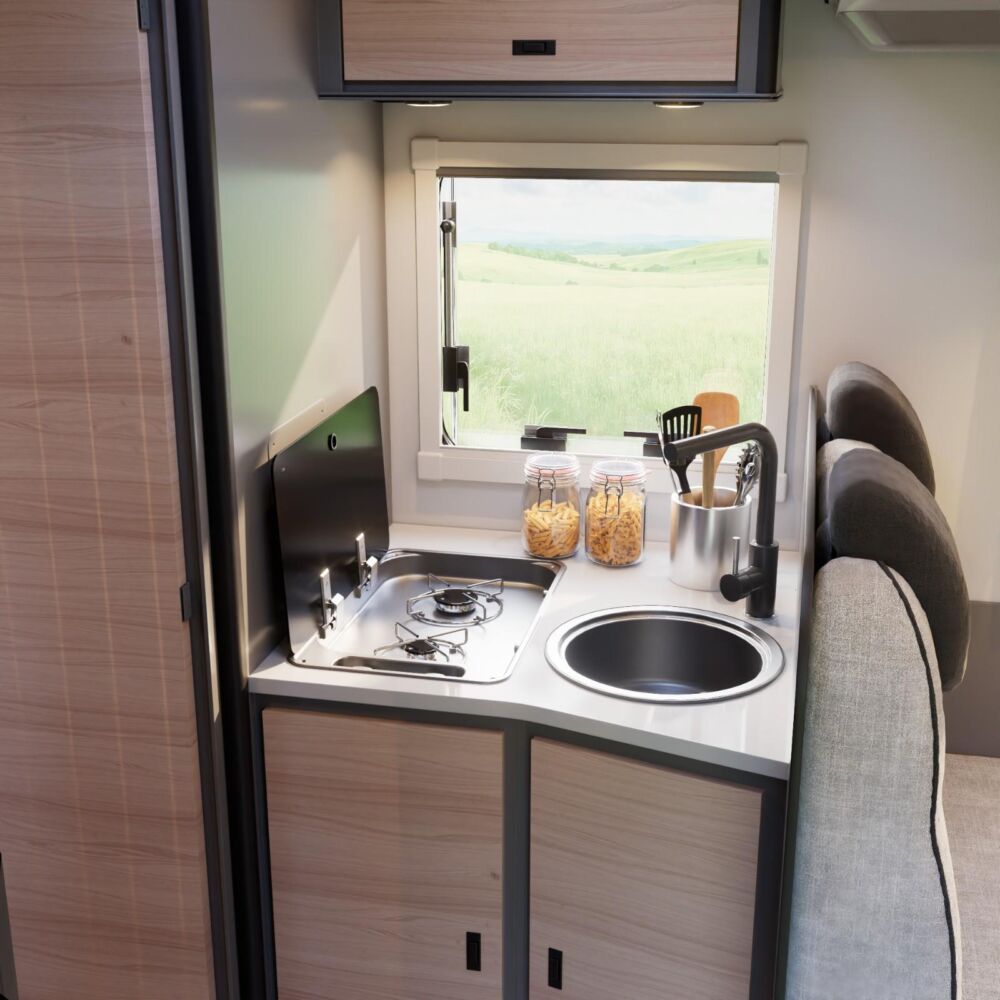 RIMOR K-Line 69 Plus - Cuisine compacte intégrant deux feux, un évier rond et un joli robinet noir.