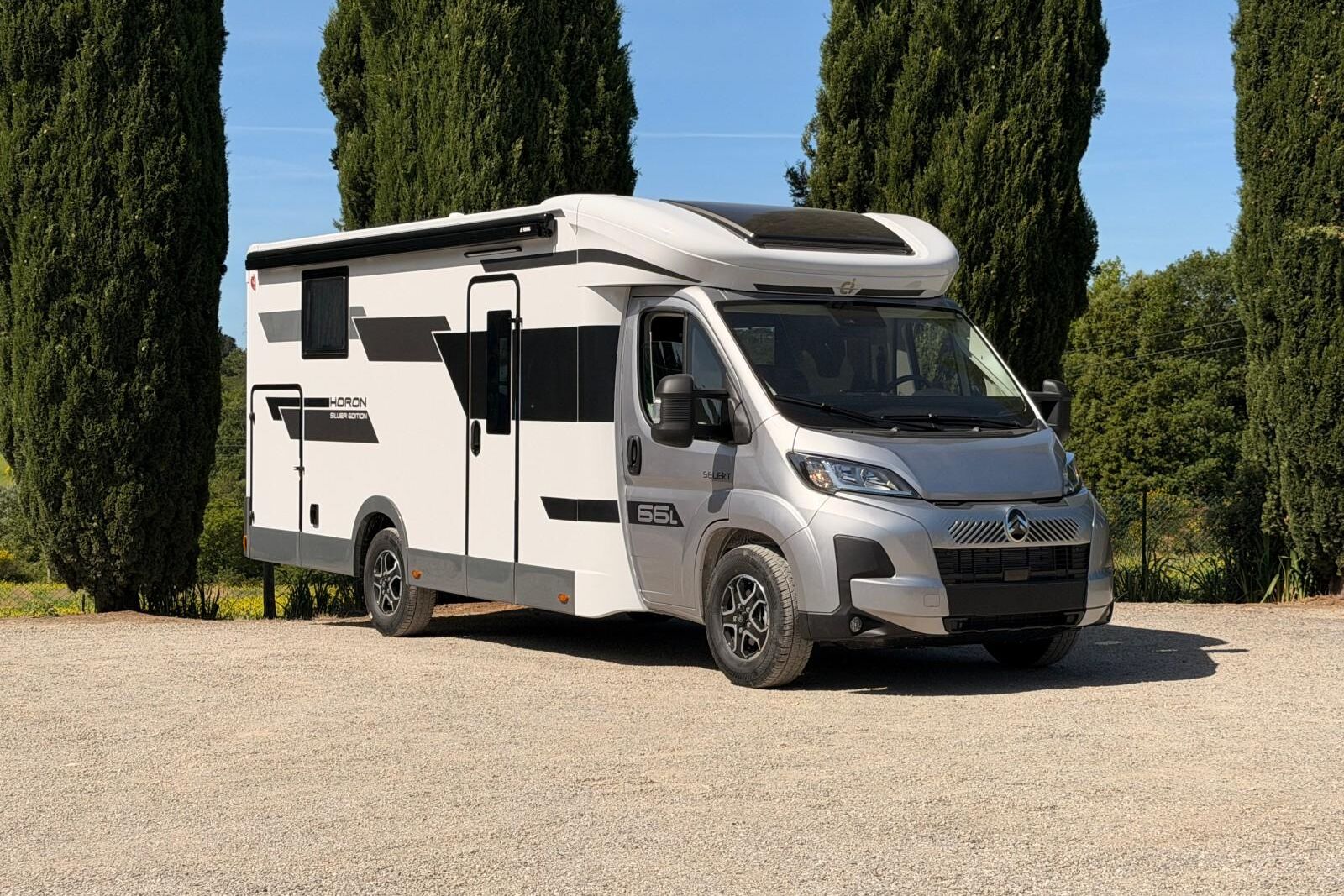 CI Horon 66L XT Silver Edition - Dans la dotation de base, on trouve le peinture de cabine "Gris Artense".