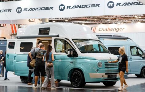 RANDGER R550 habillé d'un kit néo-rétro Caselani inspiré du fourgon Fiat 616N.